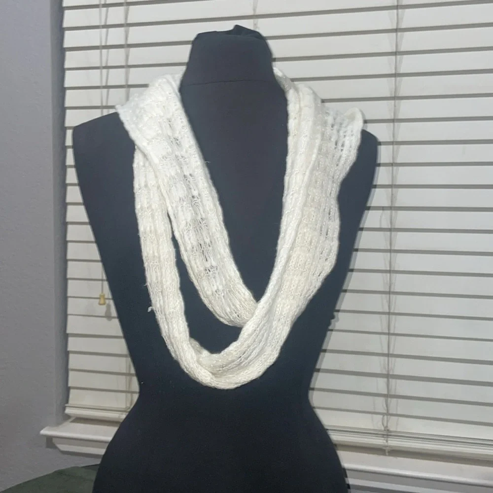 Assorted scarves - Picture 3 of 5